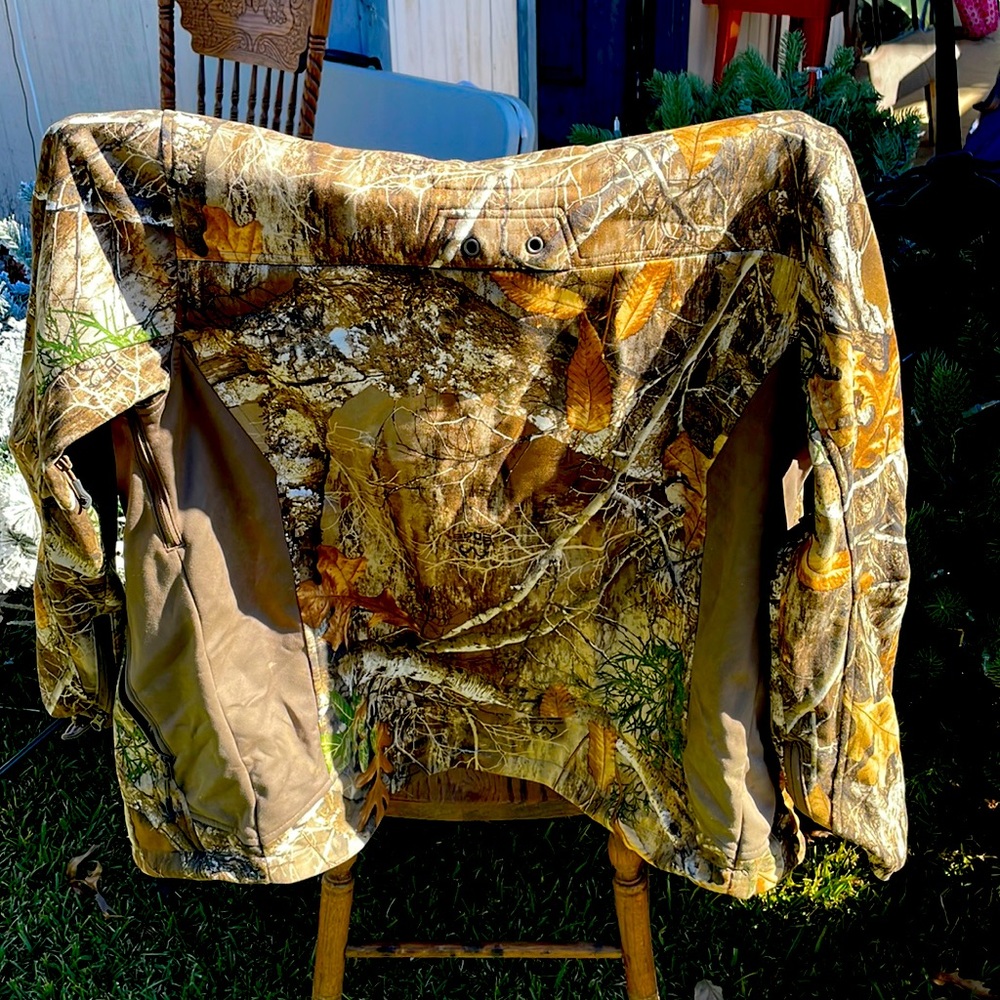 Realtree boys hunting jacket M